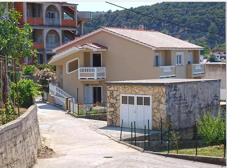 Apartman Belic Lopar 0*,